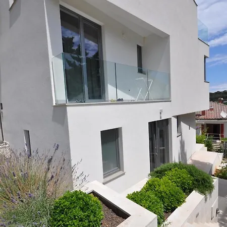 Design 1ˇˇˇˇ * Mali Losinj